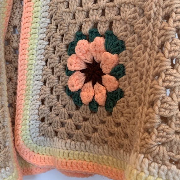 Crocheted long cardigan dress with flowers - Picture 11 of 16
